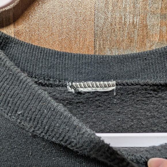 80s / 90s Good Earth Wolf Middleburgh NY Crewneck Sweatshirt - Picture 7 of 7